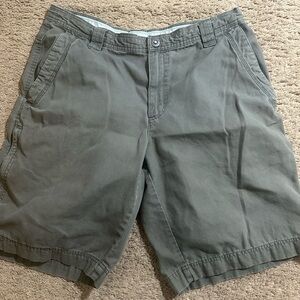 Columbia Men’s Utility Shorts Green Size 36 11” Inseam Side Pockets Outdoor